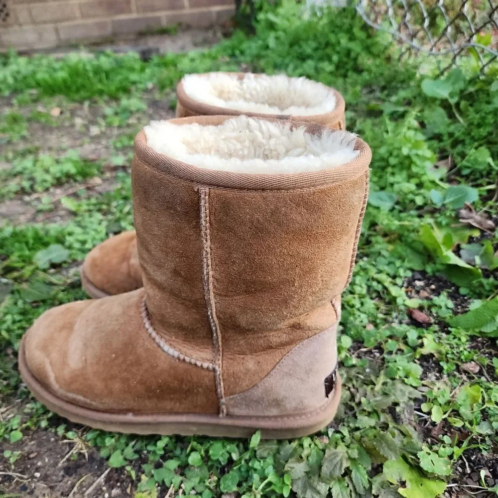 UGG AUSTRALIA - Womens Winter Boots - SIZE 6
